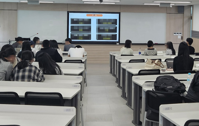 그림입니다.  원본 그림의 이름: 아가페 대학탐방.png  원본 그림의 크기: 가로 695pixel, 세로 440pixel